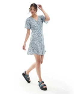 Only V Neck Tie Waist Mini Dress In Blue Floral -RIVER ISLAND || PULL & BEAR || ONLY Sales Store 204756913 4